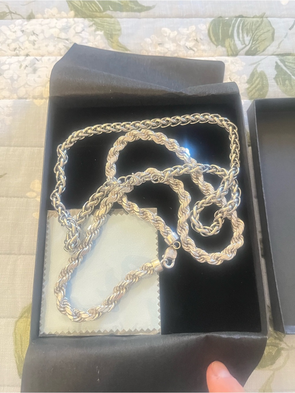 These solid Elegant & .925 Italian sterling Silver 20 inch Rope Chain Necklace.